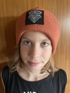 Loud and Proud Beanie in den Farben caramel, orange rust, gold, pink, grün, blau und grau