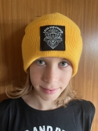 Loud and Proud Beanie in den Farben caramel, orange rust, gold, pink, grün, blau und grau